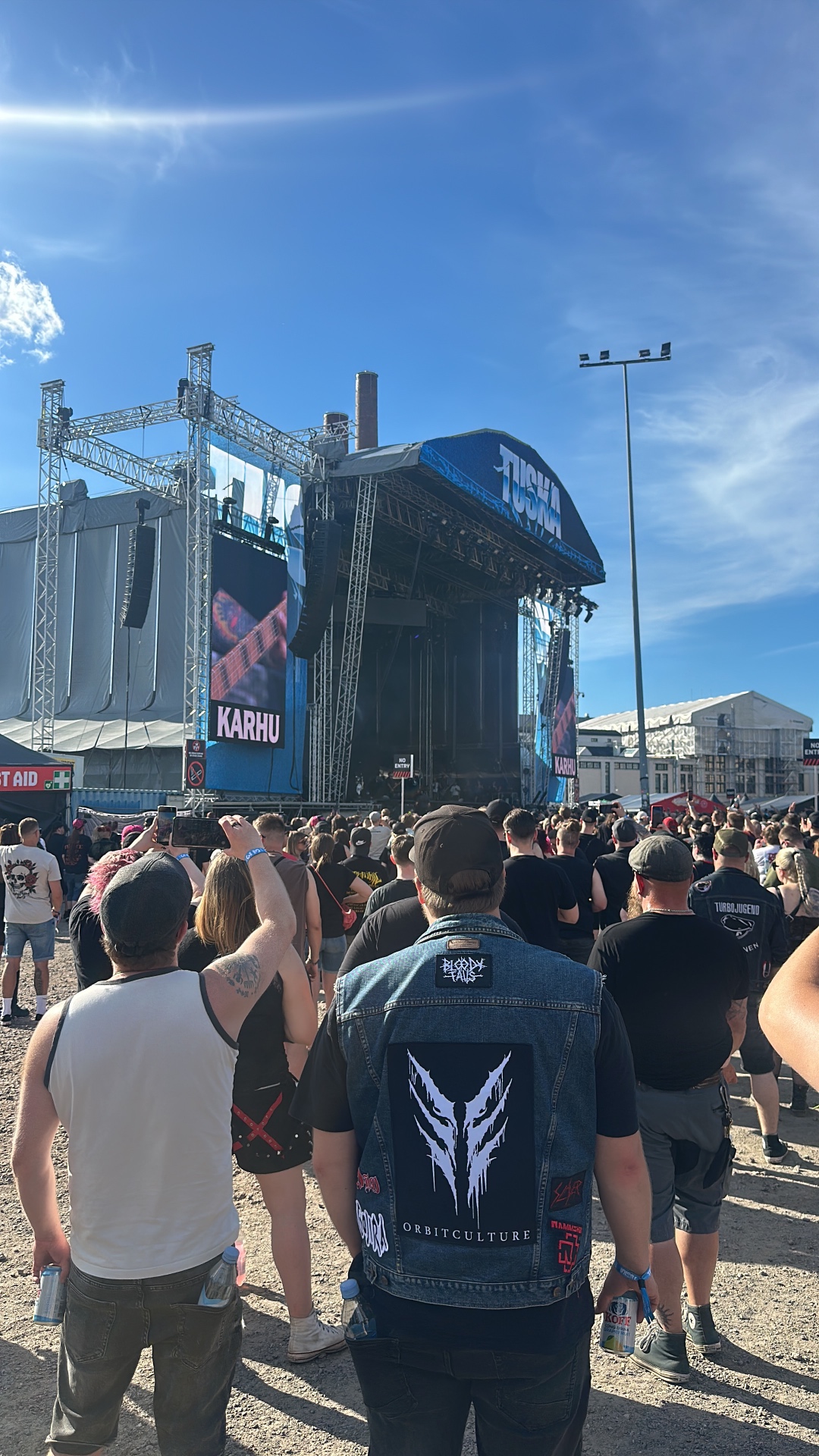 P.O.D. hit the Tuska main stage with a huge daytime crowd singing along. P.O.D. performing on the Tuska main stage during a sunny Day 2 in Helsinki
